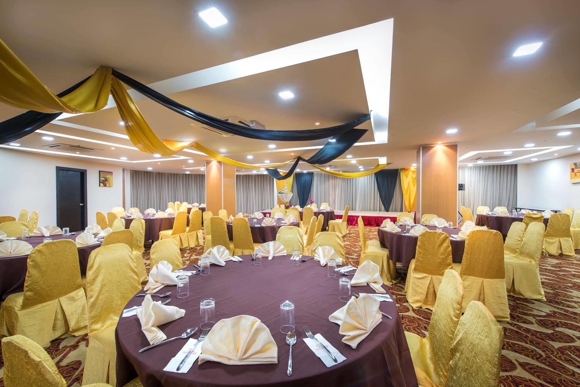 Hotel Sentral Riverview Melaka מראה חיצוני תמונה